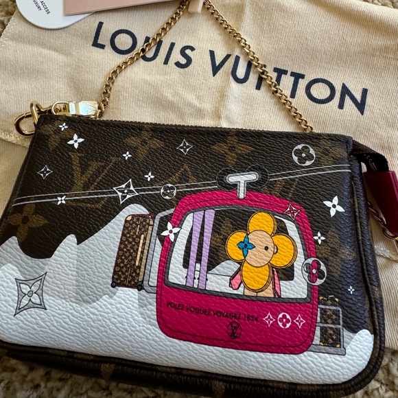 Authentic 💯 Louis Vuitton Mini Pochette - Picture 8 of 10